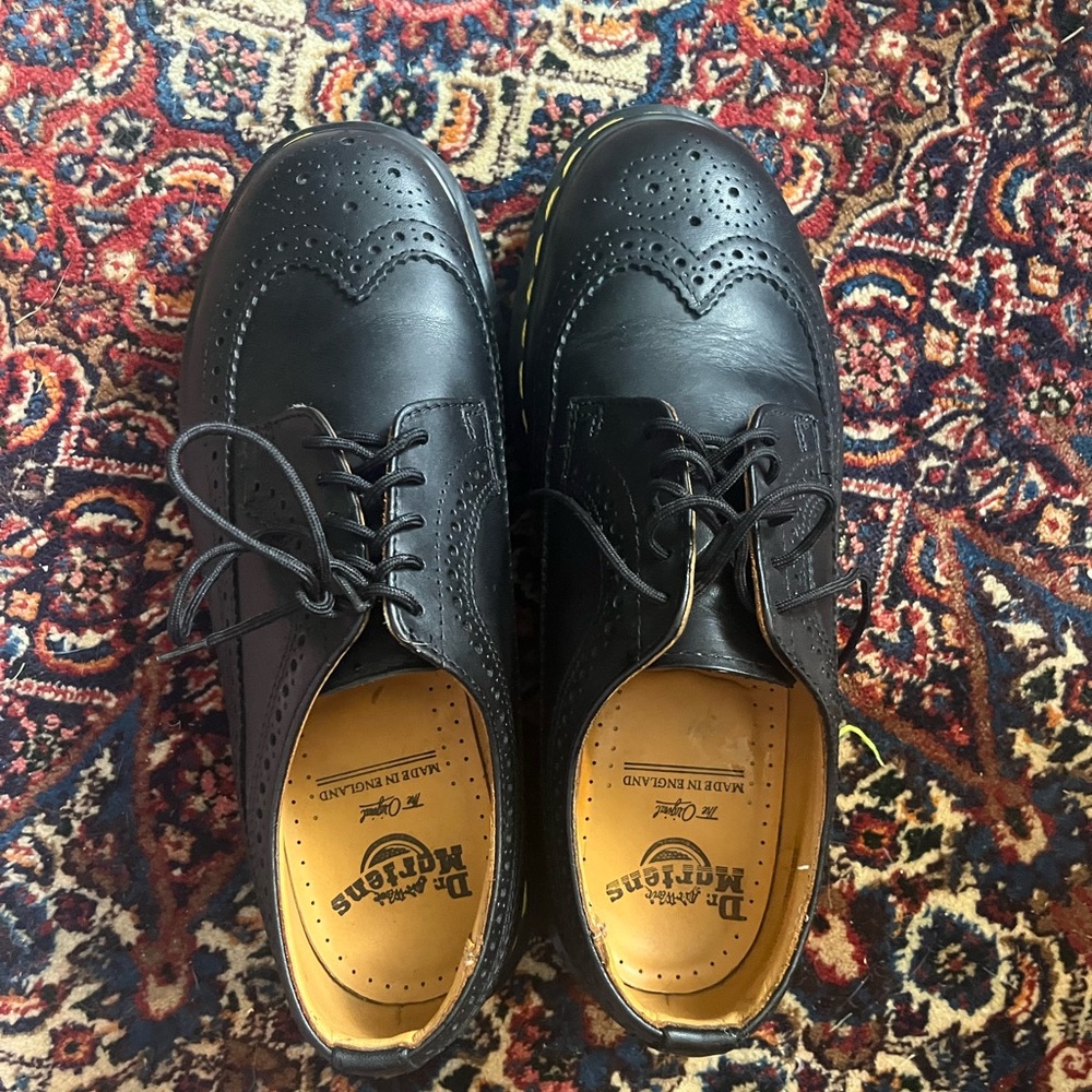 Men’s size 8 Dr.Martens wingtip loafer shoes